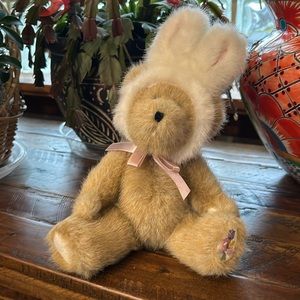 The Boyd’s Bear Collection Stuffed Easter Bunny Bear